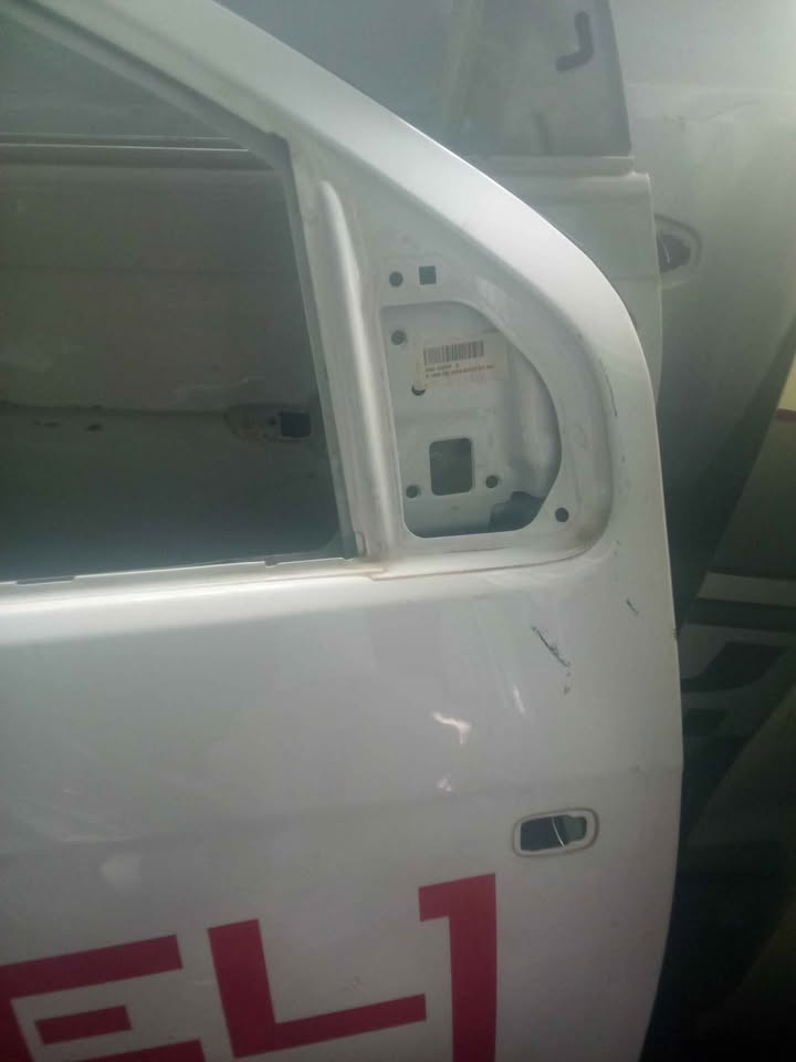 ISUZU DMAX X RIDER DOOR RIGHT SIDE FRONT with indicator - Private Seller ISUZU DMAX X RIDER DOOR RIGHT SIDE FRONT with indicator - Private Seller