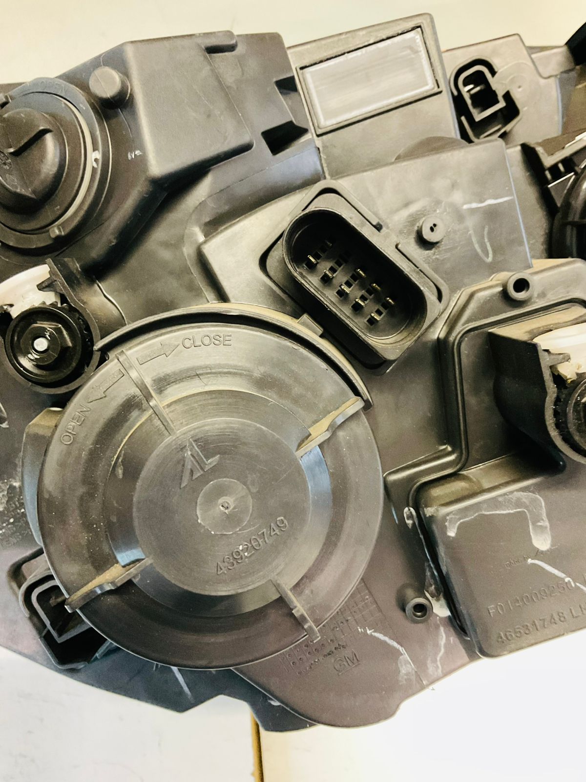 Chevrolet Trailblazer right side xenon headlight - Private Seller Chevrolet Trailblazer right side xenon headlight - Private Seller