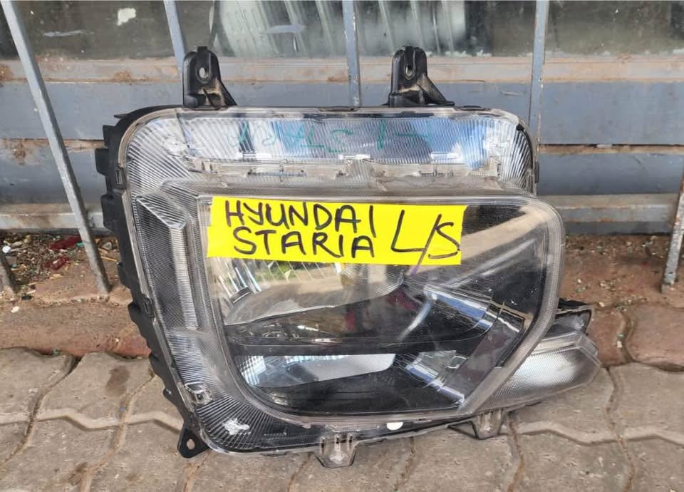 Hyundai Staria Headlight Leftside Call or Dm - Private Seller Hyundai Staria Headlight Leftside Call or Dm - Private Seller