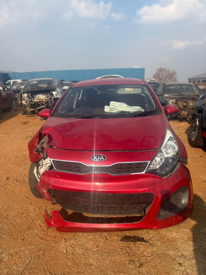 2015 Kia Rio G4LA 2015 breaking for car spares - Private Seller