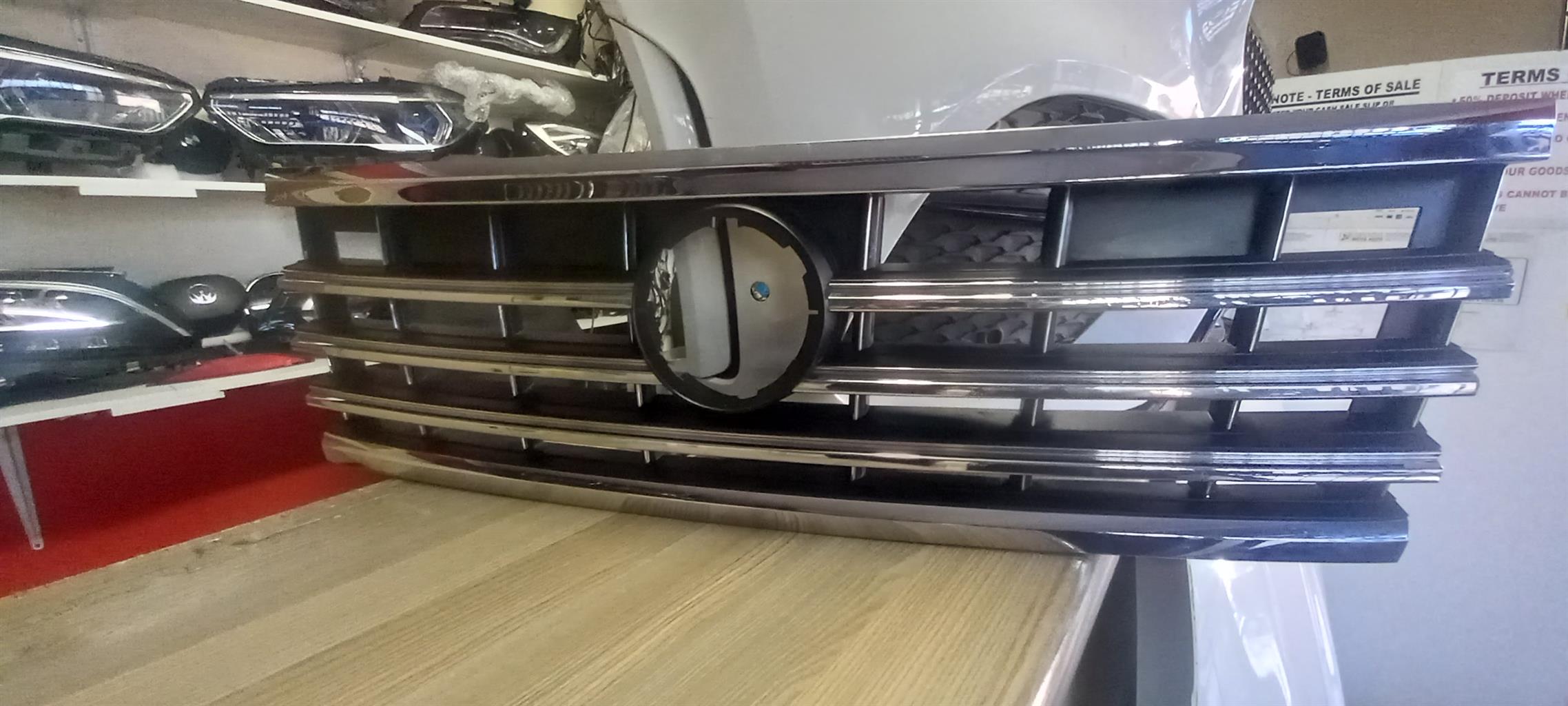 VW GRILL 2019 TOUAREG MAIN GRILL FOR SALE - Private Seller VW GRILL 2019 TOUAREG MAIN GRILL FOR SALE - Private Seller