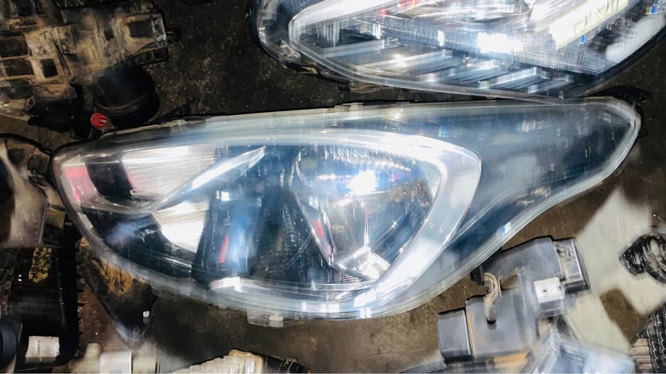 Ford Figo Headlight - Private Seller Ford Figo Headlight - Private Seller
