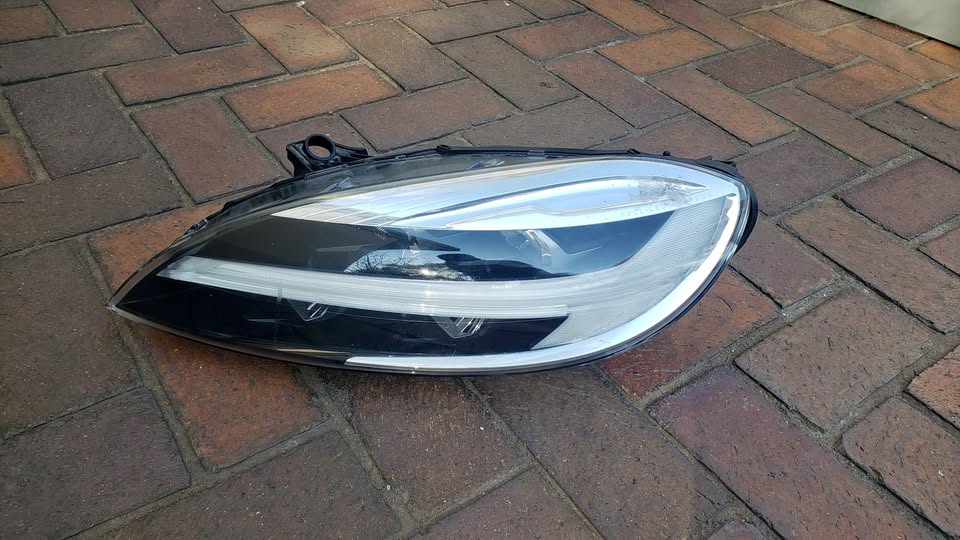Volvo V40 Led Headlight - Private Seller Volvo V40 Led Headlight - Private Seller