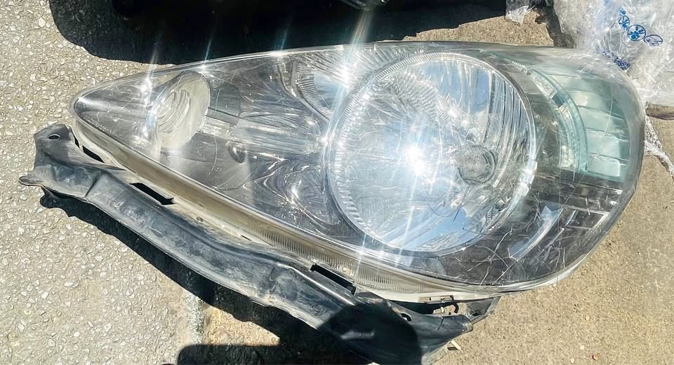 Honda Jazz headlight - Private Seller Honda Jazz headlight - Private Seller