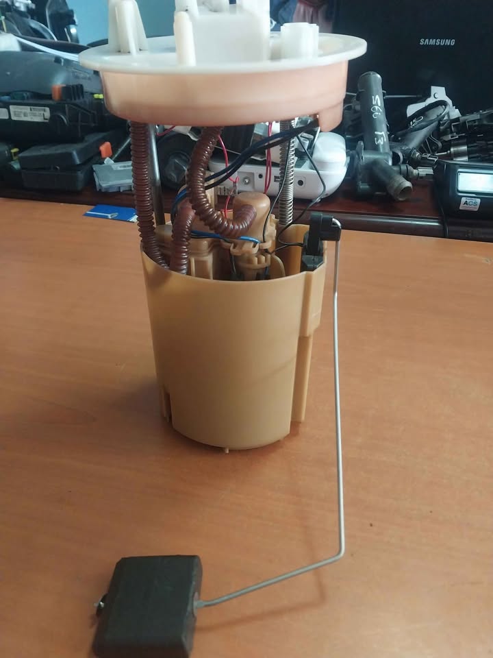 Volvo V40 T3 2014 fuel pump for sale - Private Seller Volvo V40 T3 2014 fuel pump for sale - Private Seller