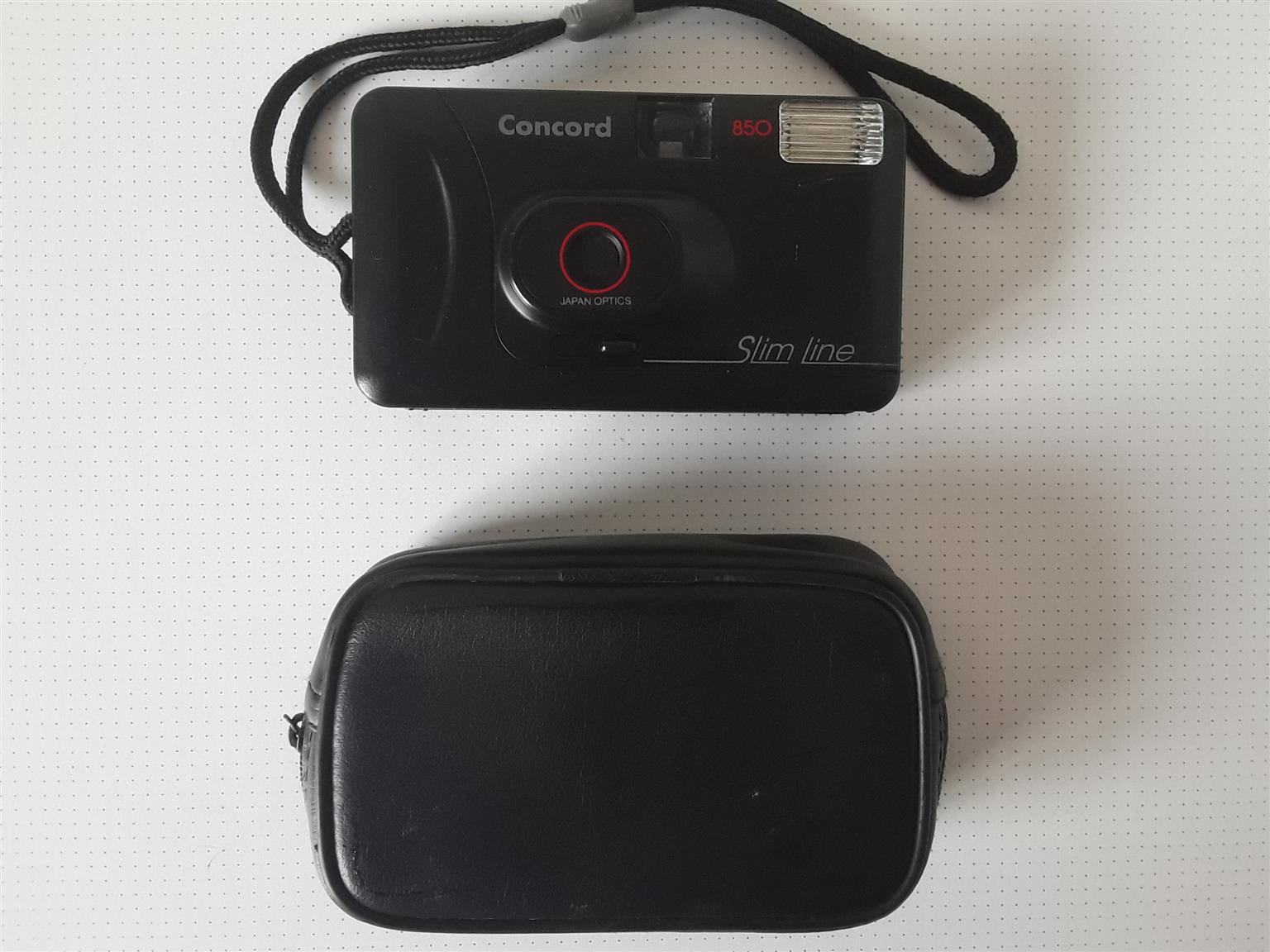 Film Photo Camera Concord 850. With Flash and Carrying Case. In good working con