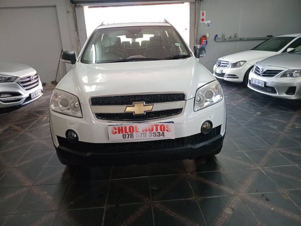 2010 Chevrolet Captiva 2.4 LTZ White, Automatic, Petrol Service book