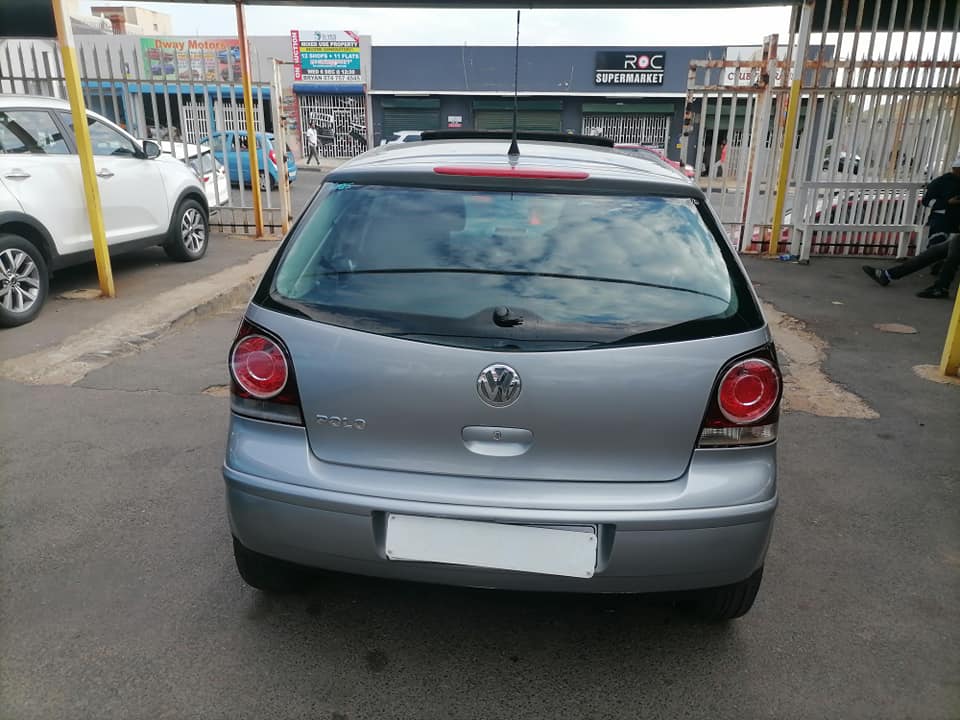 2006 Volkswagen polo Bujwa 1.6 Hatchback leather seat and sunroof