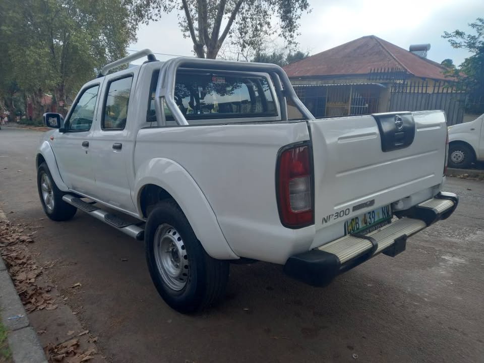 2019 Nissan NP300 HARDBORDY Double cab, Diesel, White