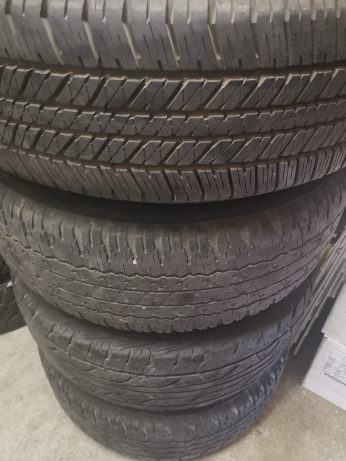 17inch Ford Ranger/Everest original mags with used 265/65/17 tyres - Private Seller