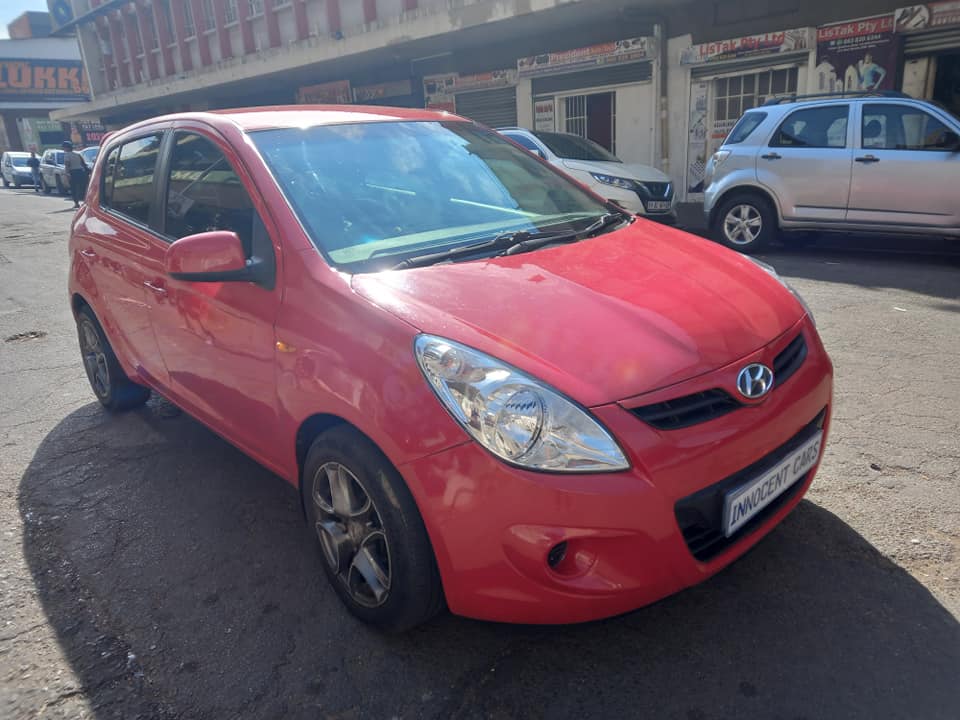 2012 HYUNDAI i20 1.6 PETROL, MANUAL, RED COLOR