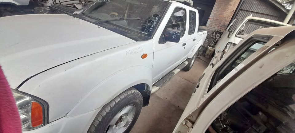 Nissan Hardbody stripping for spares