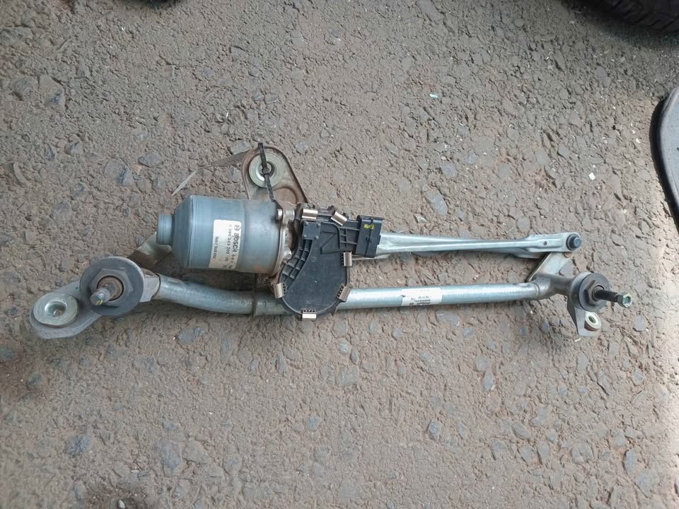 2016 Chevrolet utility bakkie wiper motor with Meg for sale WhatsApp or cell - Private Seller