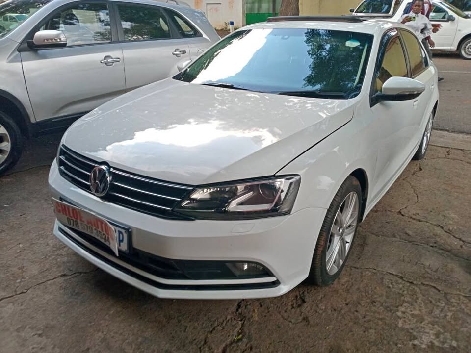 2017 VW Jetta 6 1.4TSi Automatic white color  Sunroof