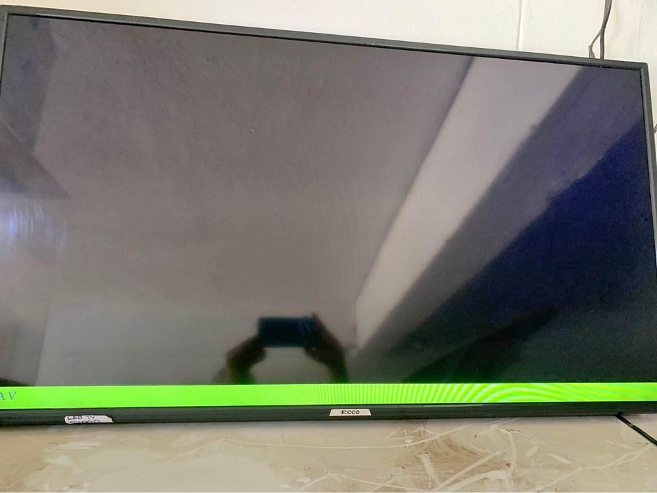 Ecco 42 inch tv Ecco 42 inch tv