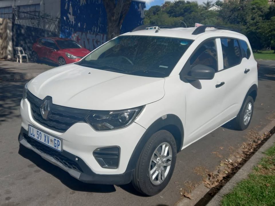 2023 Renault Triber 1.0 Petrol, Manual White, 29000kms,