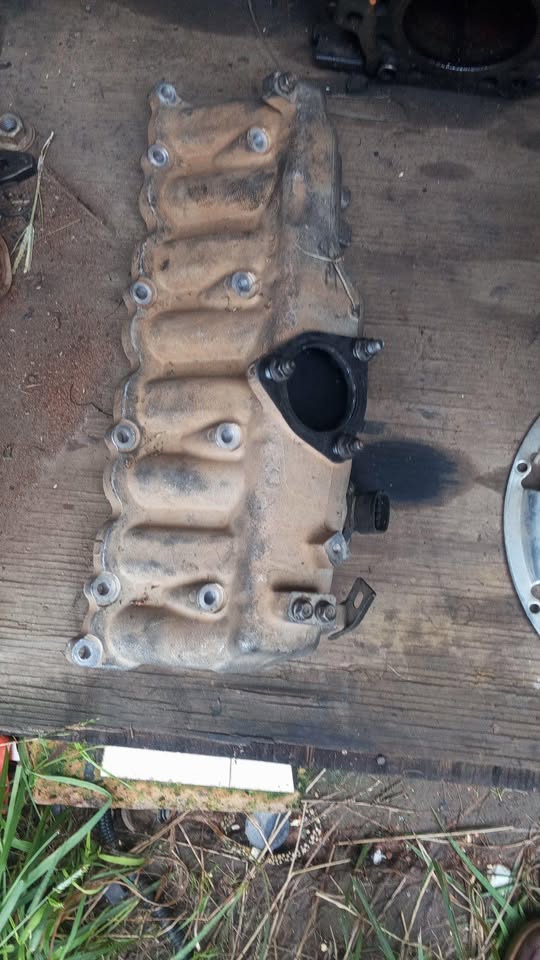 Kia K2500 engine block, piston, Conrods, exhaust manifold, timing cover, top cover, cams - Private Seller Kia K2500 engine block, piston, Conrods, exhaust manifold, timing cover, top cover, cams - Private Seller