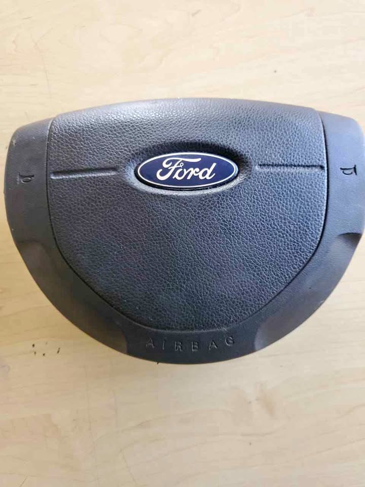 Ford Figo airbag 2010 to 2015 - Private Seller Ford Figo airbag 2010 to 2015 - Private Seller