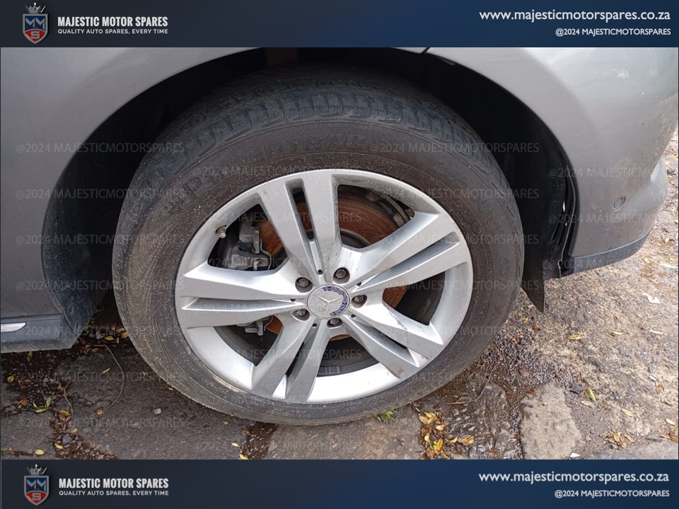 Mercedes ML350 W166 2013 Mag Rim Tire Set – Second-Hand - Private Seller Mercedes ML350 W166 2013 Mag Rim Tire Set – Second-Hand - Private Seller