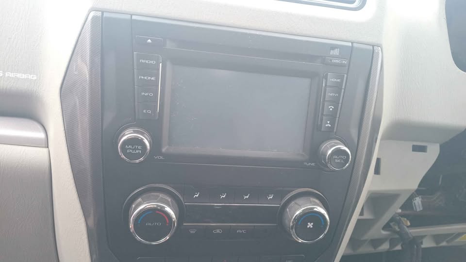 2017 Mahindra S10 SUV radio for sale WhatsApp or cell - Private Seller