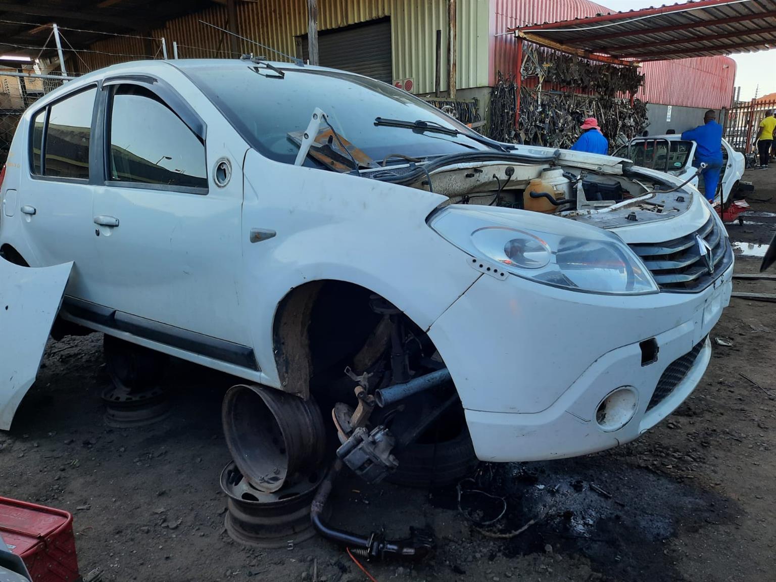 2014 Renault Sandero 1.6 8-Valve – Stripping for Spares