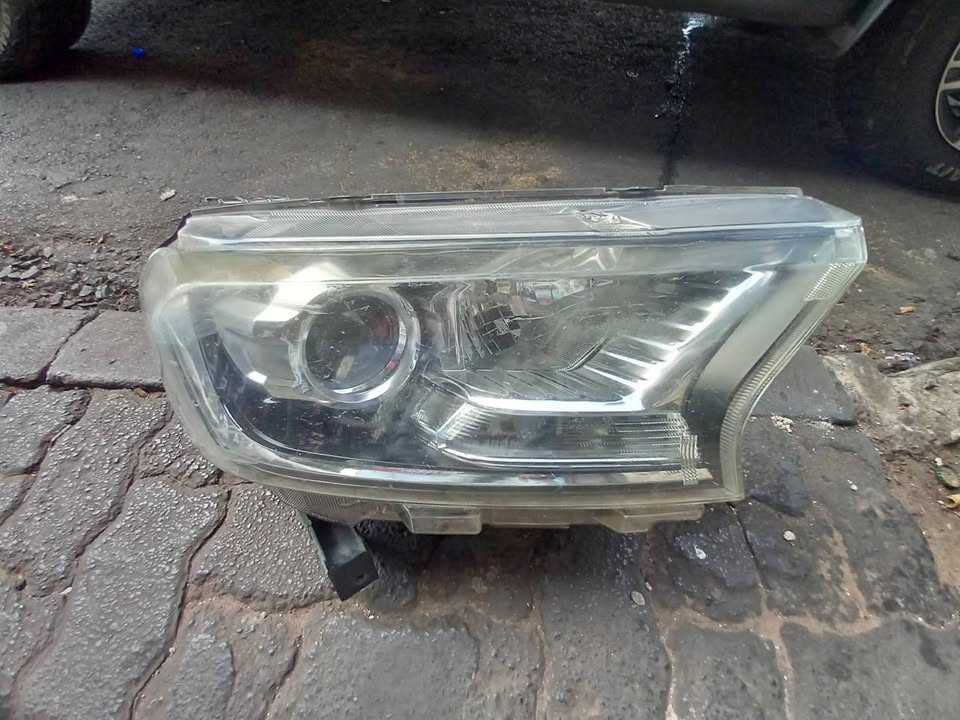 2016 - 2019 Ford Ranger Headlight Right Hand Side T8 - Private Seller 2016 - 2019 Ford Ranger Headlight Right Hand Side T8 - Private Seller