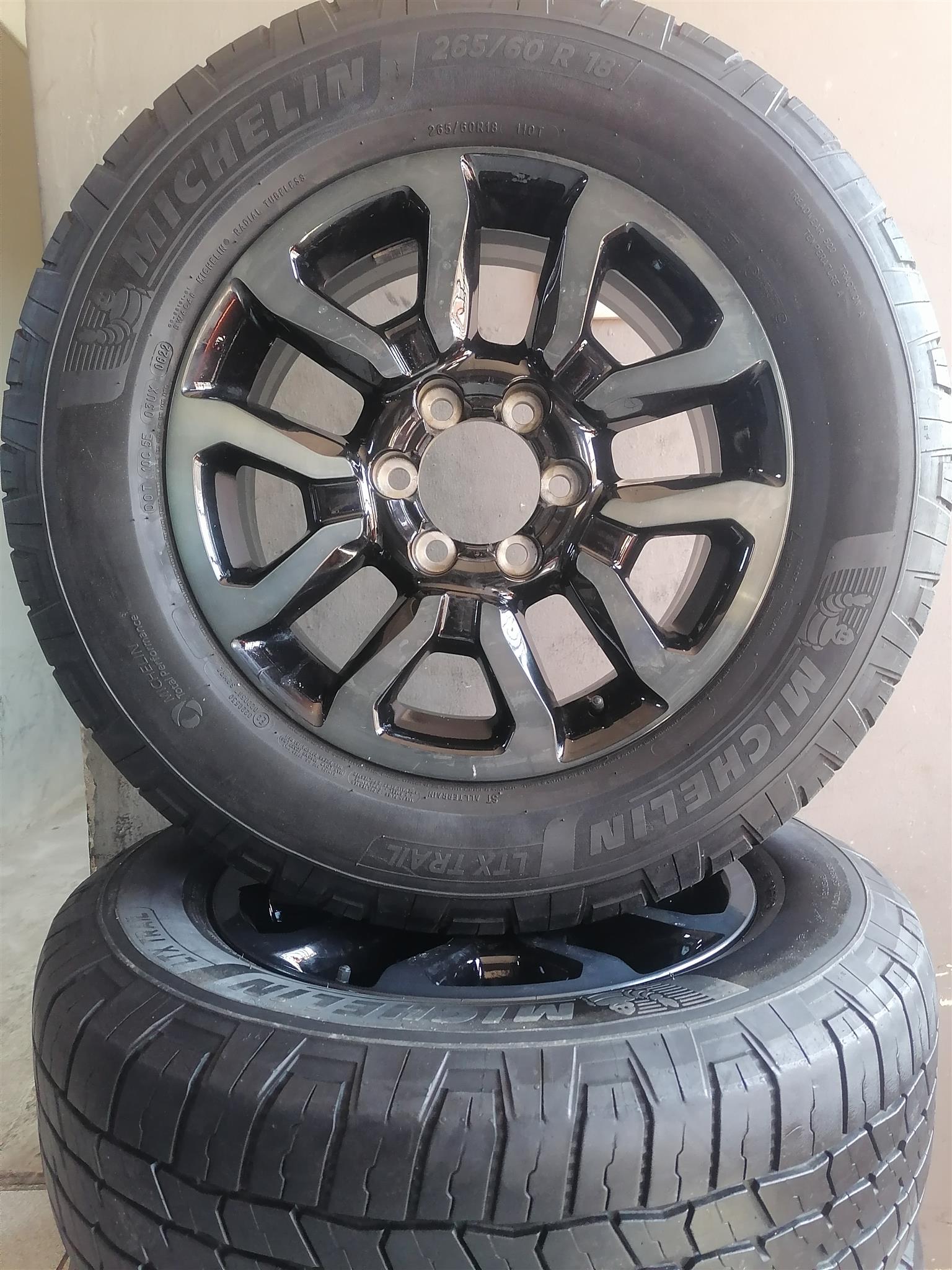 Toyota Hilux 18inch Mag Rims (WITH USED TYRES)