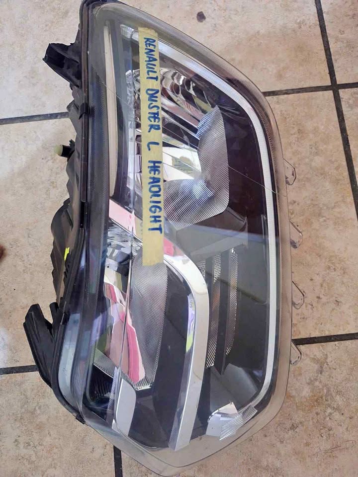 Renault duster passenger headlight - Private Seller Renault duster passenger headlight - Private Seller