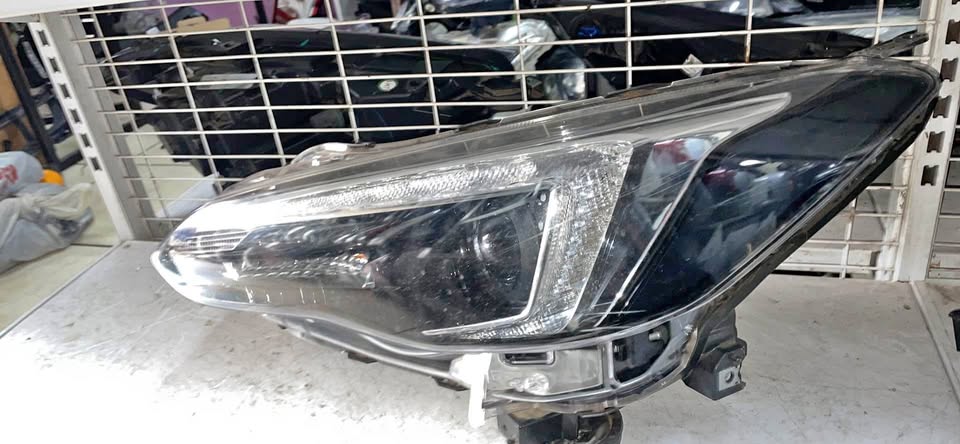Subaru Impreza GT Headlight - Private Seller Subaru Impreza GT Headlight - Private Seller