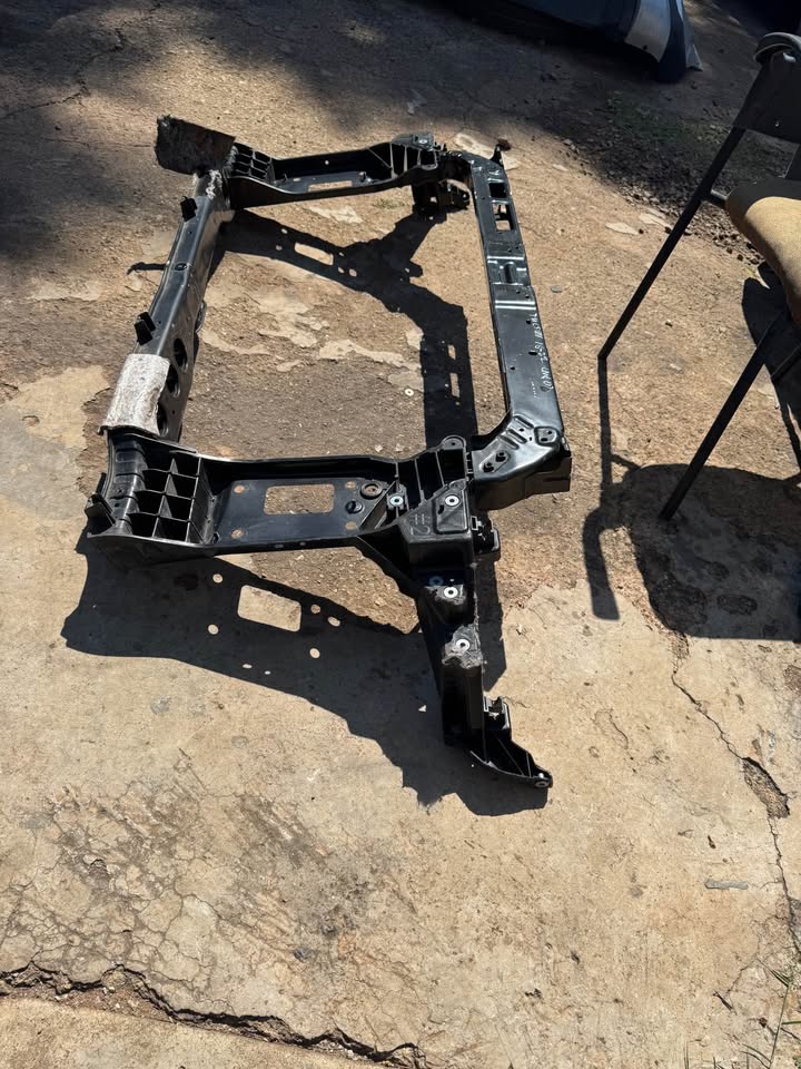 Hyundai Tucson Radiator Cradle - Private Seller Hyundai Tucson Radiator Cradle - Private Seller