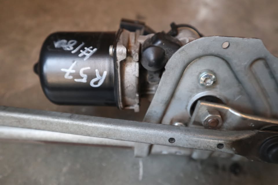 MINI COOPER Front Window Wiper Motor & Linkage R56 R55 R57 - Private Seller MINI COOPER Front Window Wiper Motor & Linkage R56 R55 R57 - Private Seller