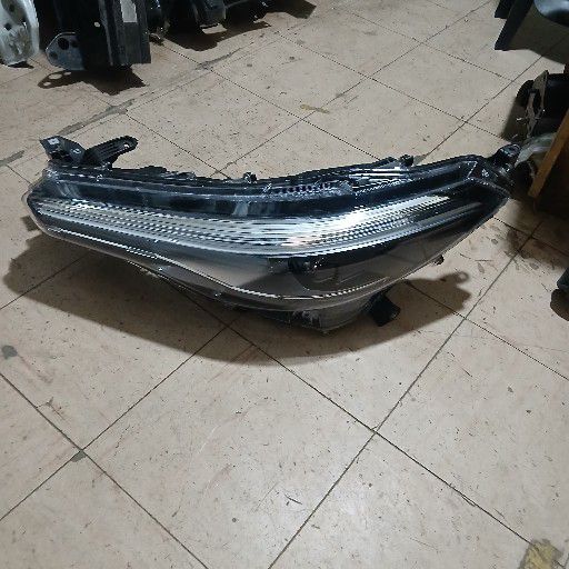 Toyota corolla cross headlight - Private Seller Toyota corolla cross headlight - Private Seller