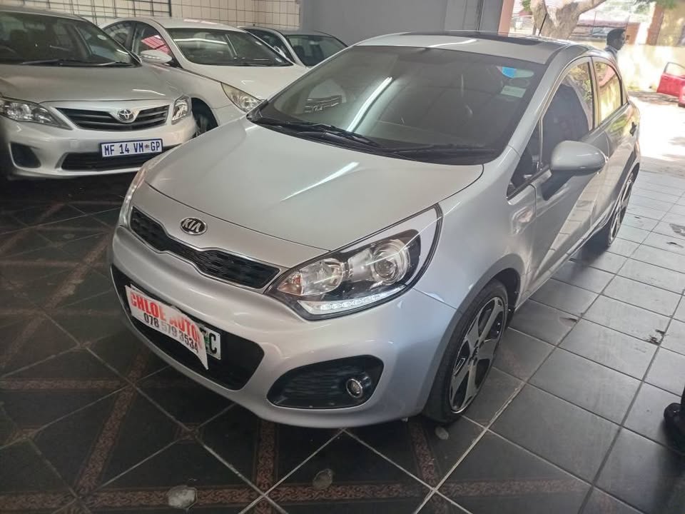 2014 Kia rio 1.4 Manual  Silver Color, Sparekey  Service book, Reverse Camera, reverse sensor  Leath