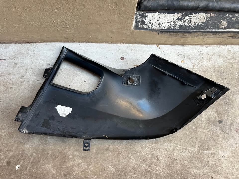Land Rover defender right rear bumper corner piece - Private Seller Land Rover defender right rear bumper corner piece - Private Seller