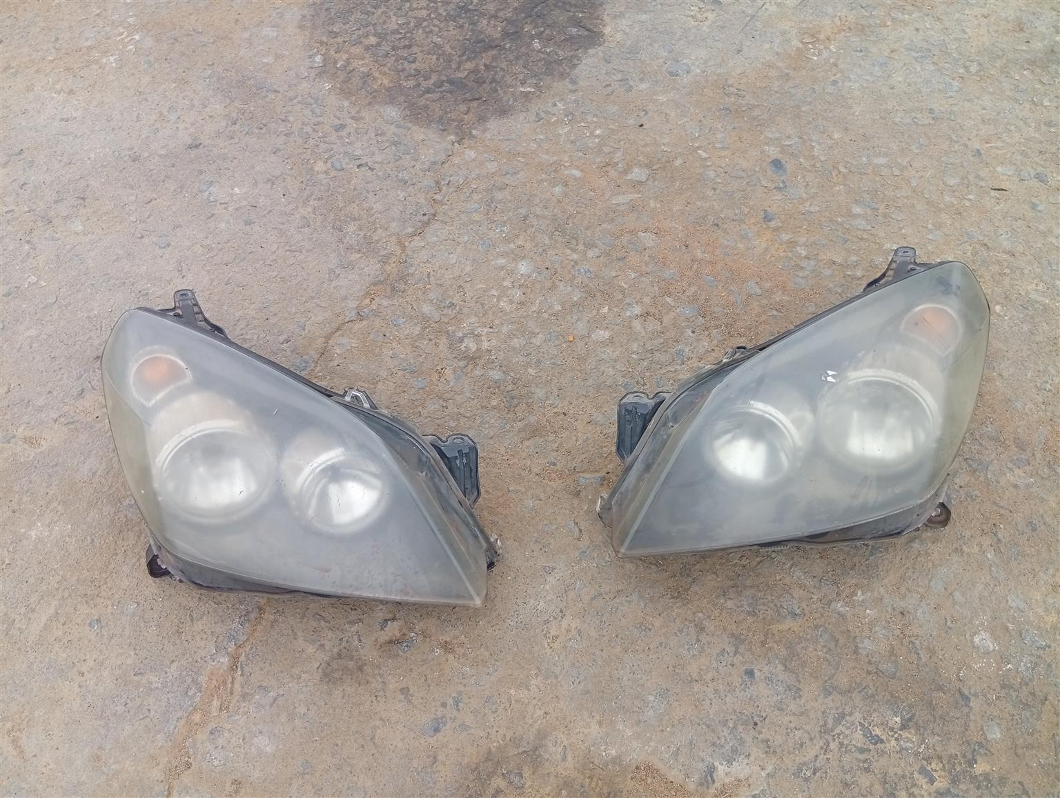 Opel astra h left and right headlight - Private Seller Opel astra h left and right headlight - Private Seller