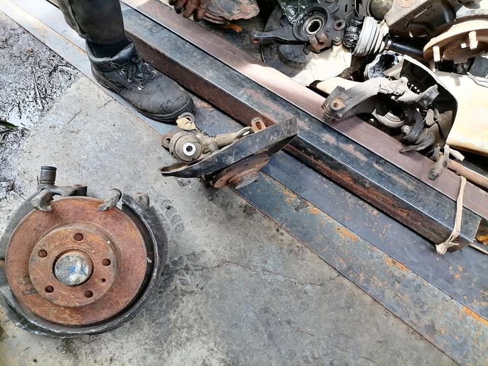 VOLKSWAGEN GOLF 1 STUB AXLE - Private Seller VOLKSWAGEN GOLF 1 STUB AXLE - Private Seller