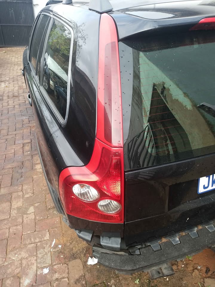VOLVO XC90 2008 LEFT TAILLIGHT AVAILABLE - Private Seller VOLVO XC90 2008 LEFT TAILLIGHT AVAILABLE - Private Seller
