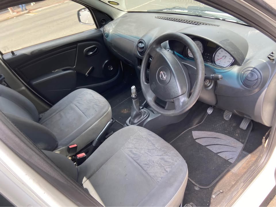 2013 Nissan np200