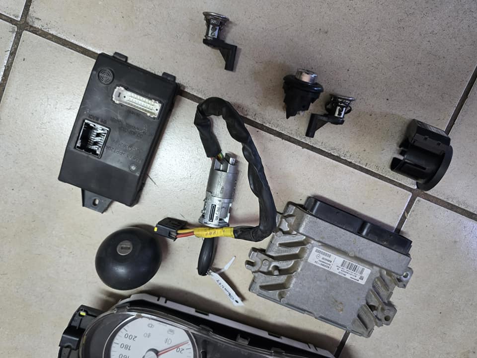 Renault Sandero 1.6 Complete Lockset For Sale - Private Seller
