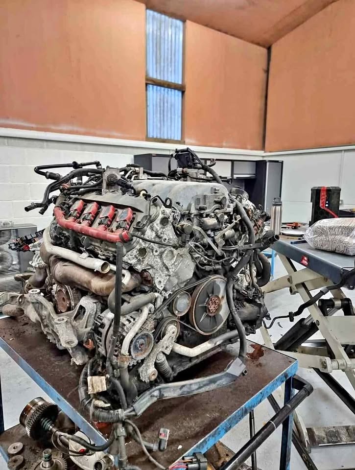 Audi S5 4.2 V8 354hp FSI engine and gearbox, complete with all ancillaries, loom