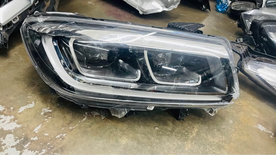 Toyota Urban Cruiser headlight - Private Seller Toyota Urban Cruiser headlight - Private Seller