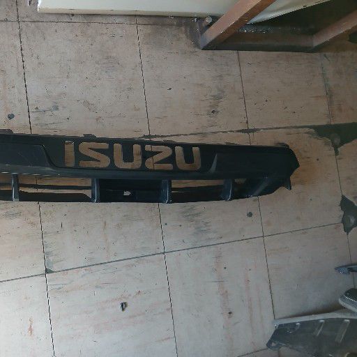 Isuzu Bakker grill - Private Seller