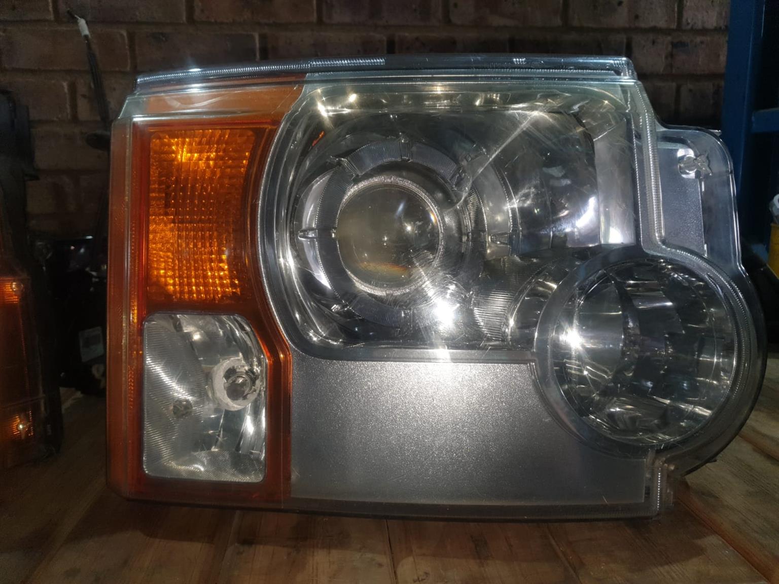 2005-2009 Discovery 3 TDV6 HSE Used Original Headlamp For Sale 2005-2009 Discovery 3 TDV6 HSE Used Original Headlamp For Sale