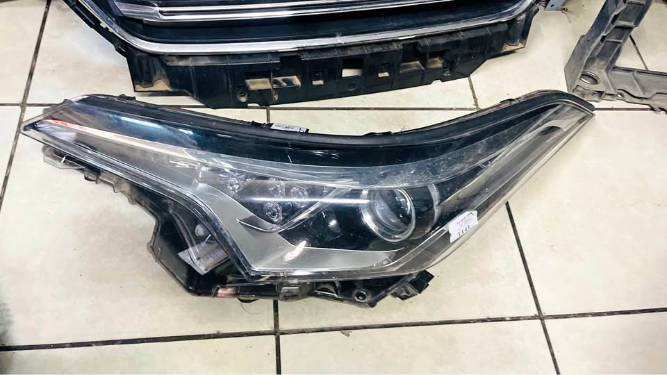 Toyota C-HR headlight 2016/20 - Private Seller Toyota C-HR headlight 2016/20 - Private Seller