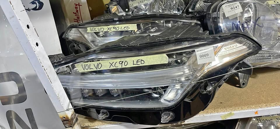 VOLVO XC90 LED HEADLIGHTS - Private Seller VOLVO XC90 LED HEADLIGHTS - Private Seller