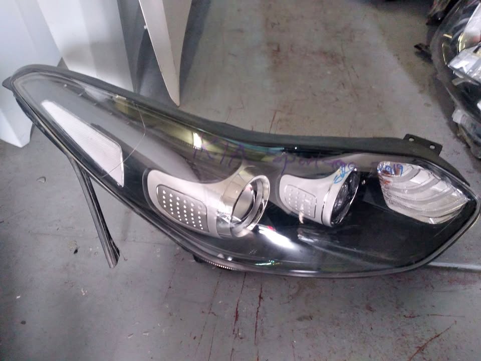 KIA shortage Headlight xenon for Sale whatsapp - Private Seller KIA shortage Headlight xenon for Sale whatsapp - Private Seller