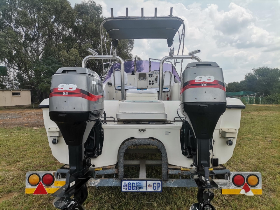 COASTCAT 18FT OFFSHORE WITH TWIN 90HP MARINER MOTORS - VERY CLEAN PACKAGE