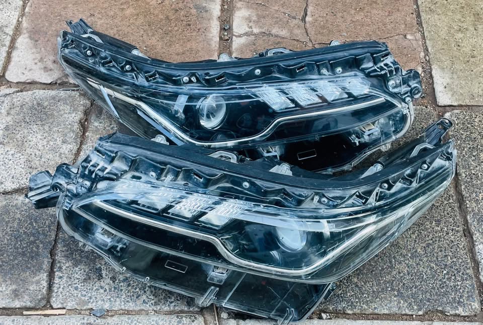 TOYOTA FORTUNER GD6 LED HEADLIGHTS - Private Seller TOYOTA FORTUNER GD6 LED HEADLIGHTS - Private Seller
