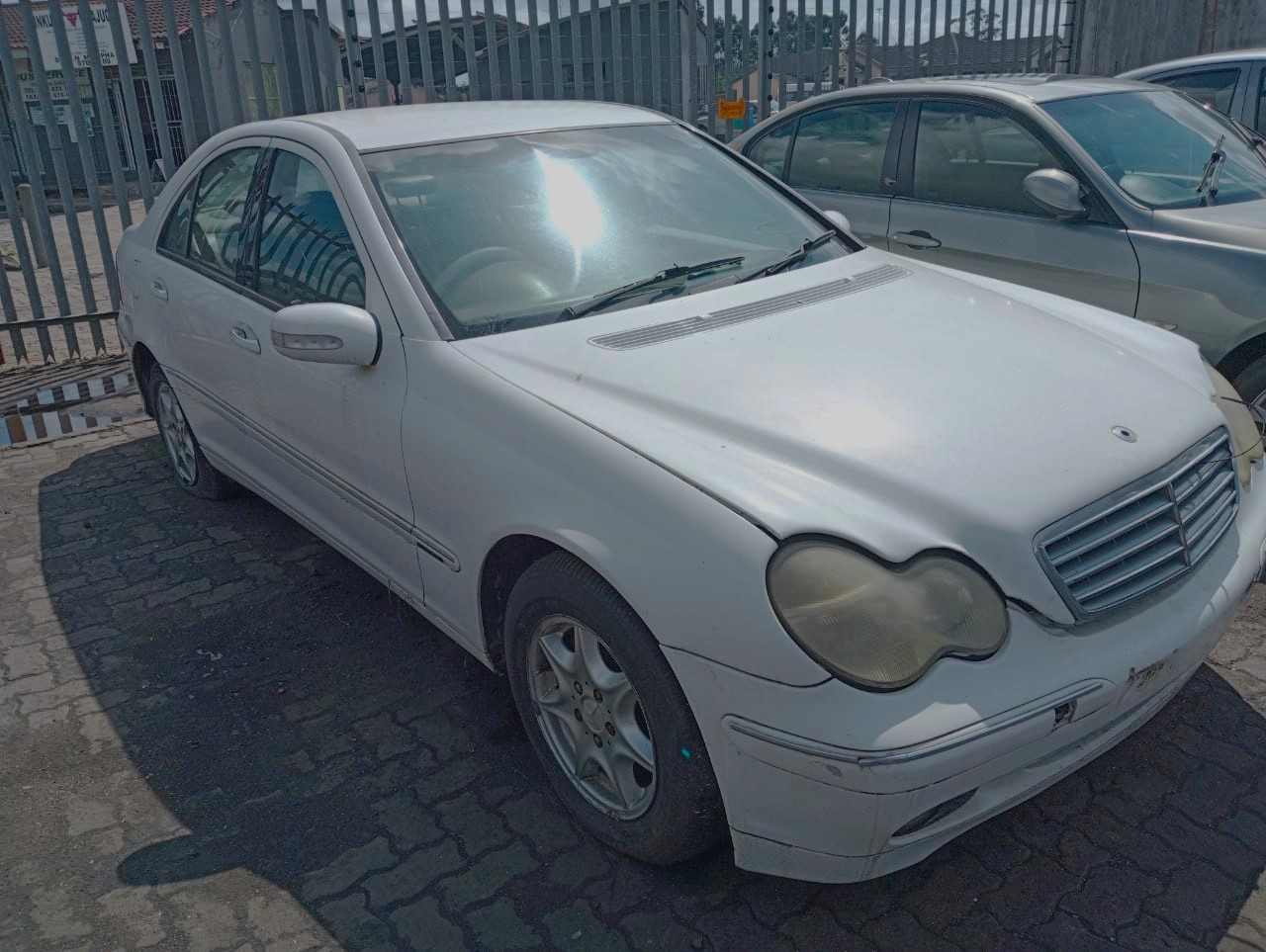 2002 Mercedes Benz C200 W203 – Stripping for Spares.