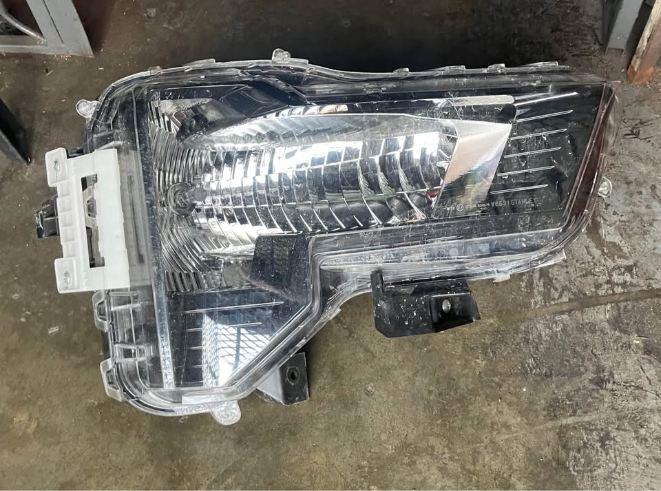 Mitsubishi Expander 2023 Headlight Rightside Call or Dm - Private Seller Mitsubishi Expander 2023 Headlight Rightside Call or Dm - Private Seller